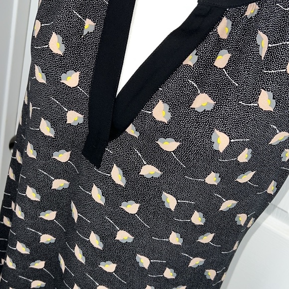 Anne Taylor Loft Sleeveless Floral Career Wear Blouse - Picture 2 of 6